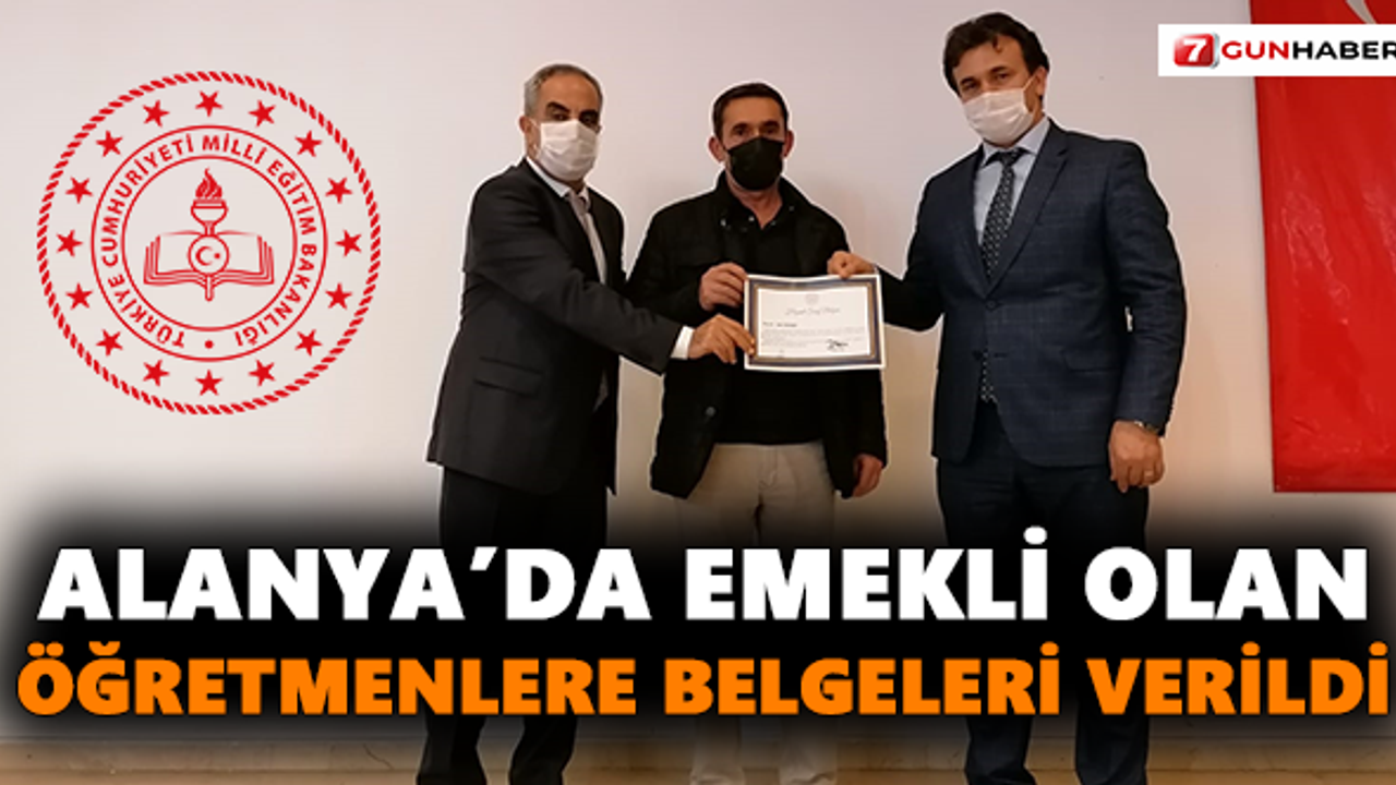 Alanya’da emekli olan öğretmenlere belgeleri verildi
