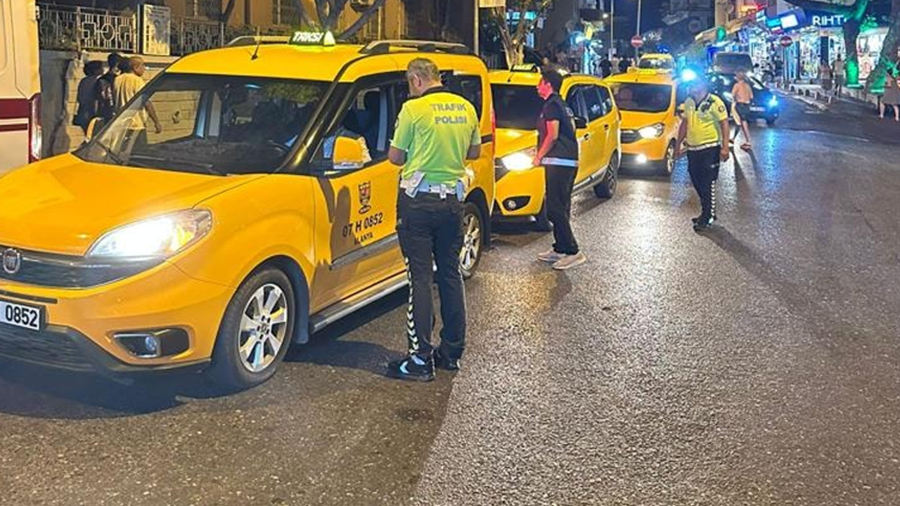 Alanya’daki taksicilere trafik denetlemesi