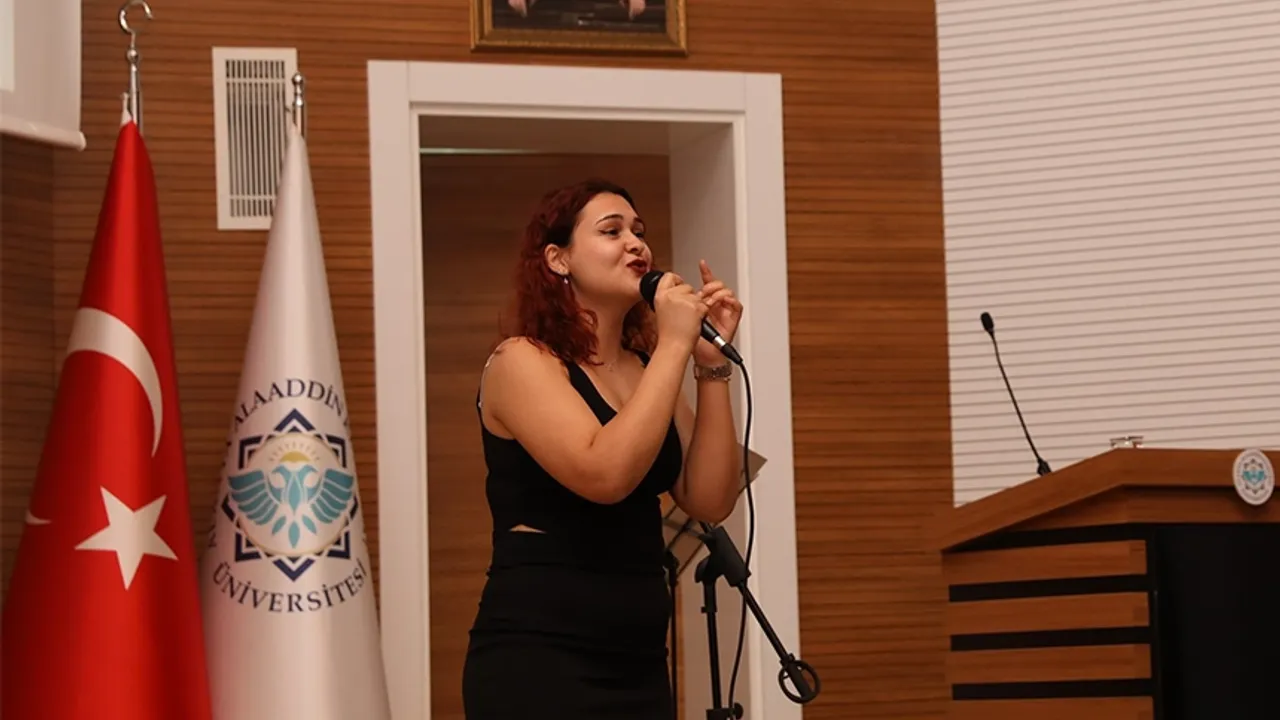 ALKÜ’de 100. Yıl Coşkusu Türk Şiiri Dinletisi İle Sürüyor