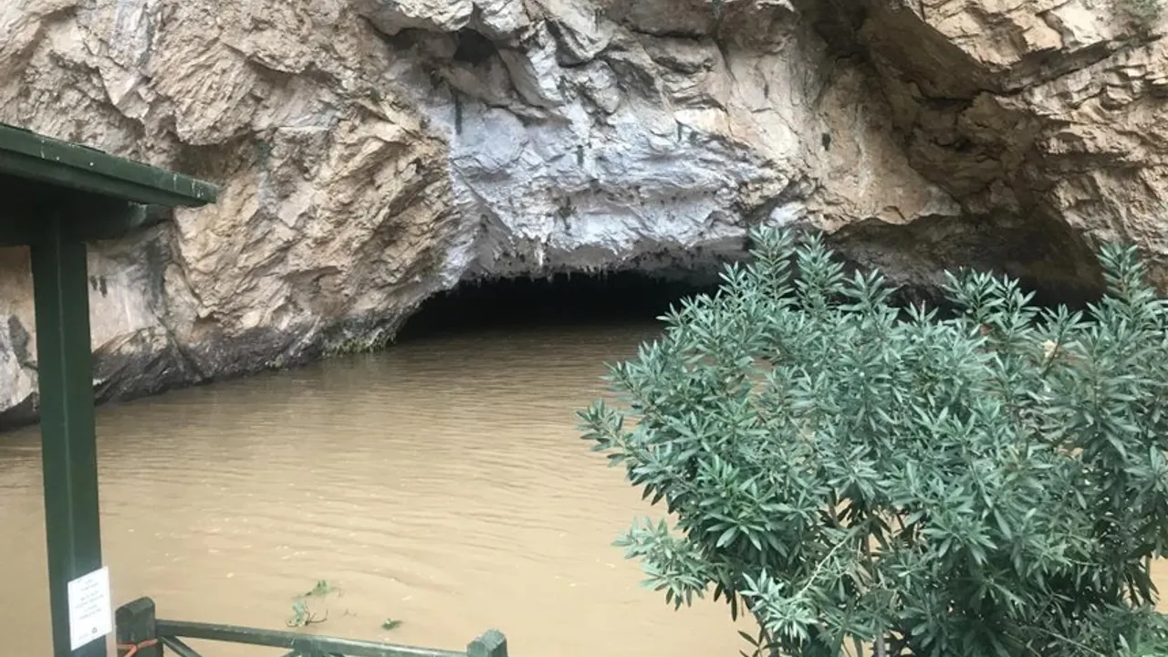 Antalya'da Yağışlar Sonrası Altınbeşik Mağarası'nda Su Seviyesi Yükseldi