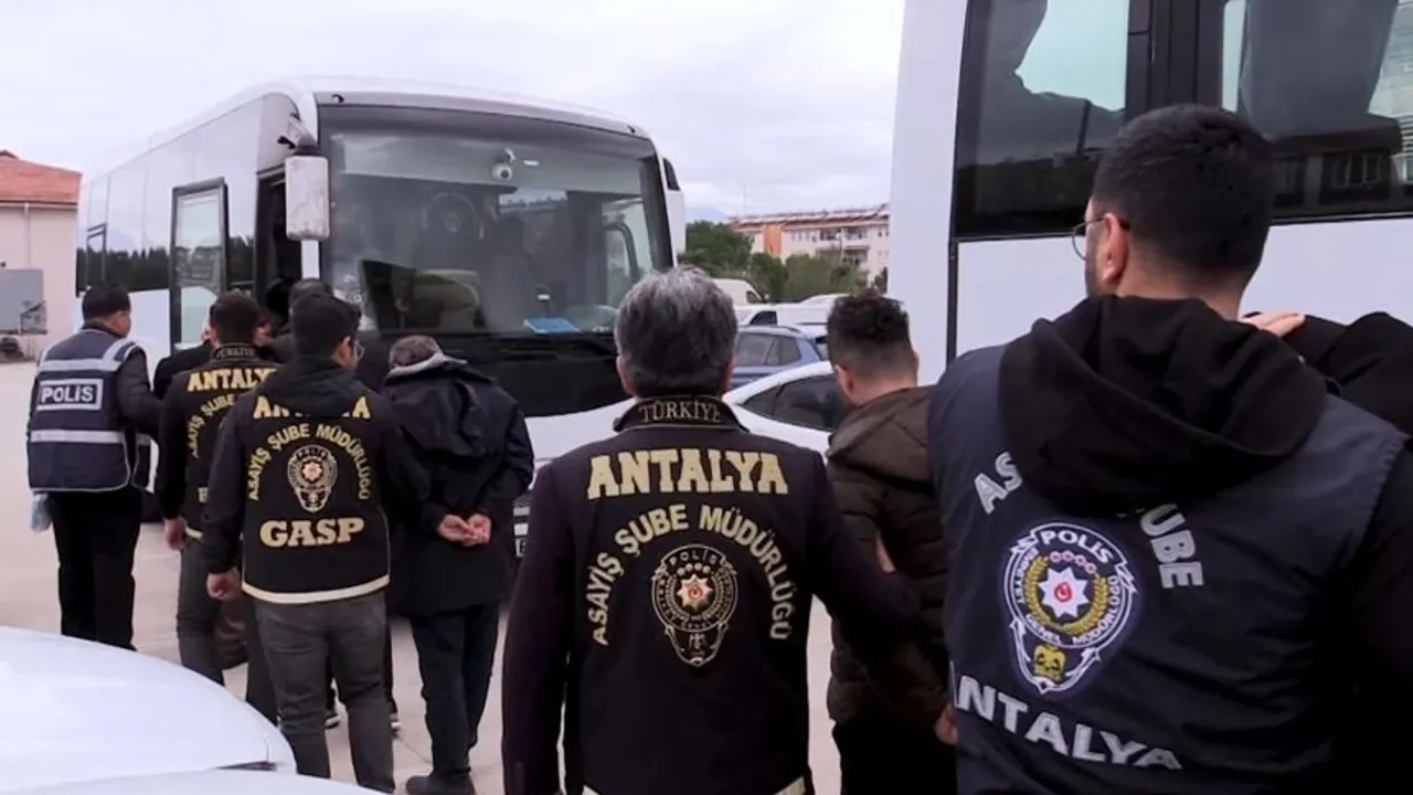 Antalya Merkezli Başarılı Operasyon! 23 Şüpheli Yakalandı