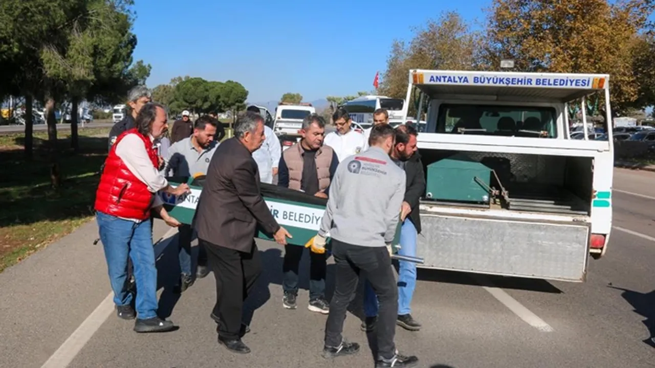 Antalya’da Feci Kaza! Bahçesine Giderken Araba Çarptı