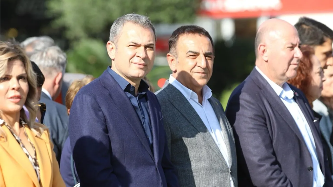 CHP ve İYİ Parti’nin Ayrılık Kararı Sonrası Alanya’da Cumhur İttifakı’ndan Samimi Pozlar
