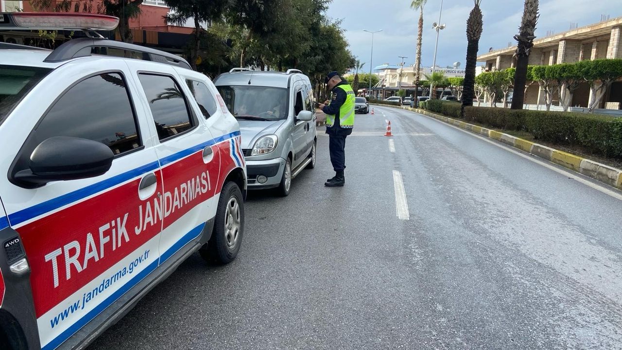 Jandarmadan Alanya'da 6 Araca Trafikten Men Cezası