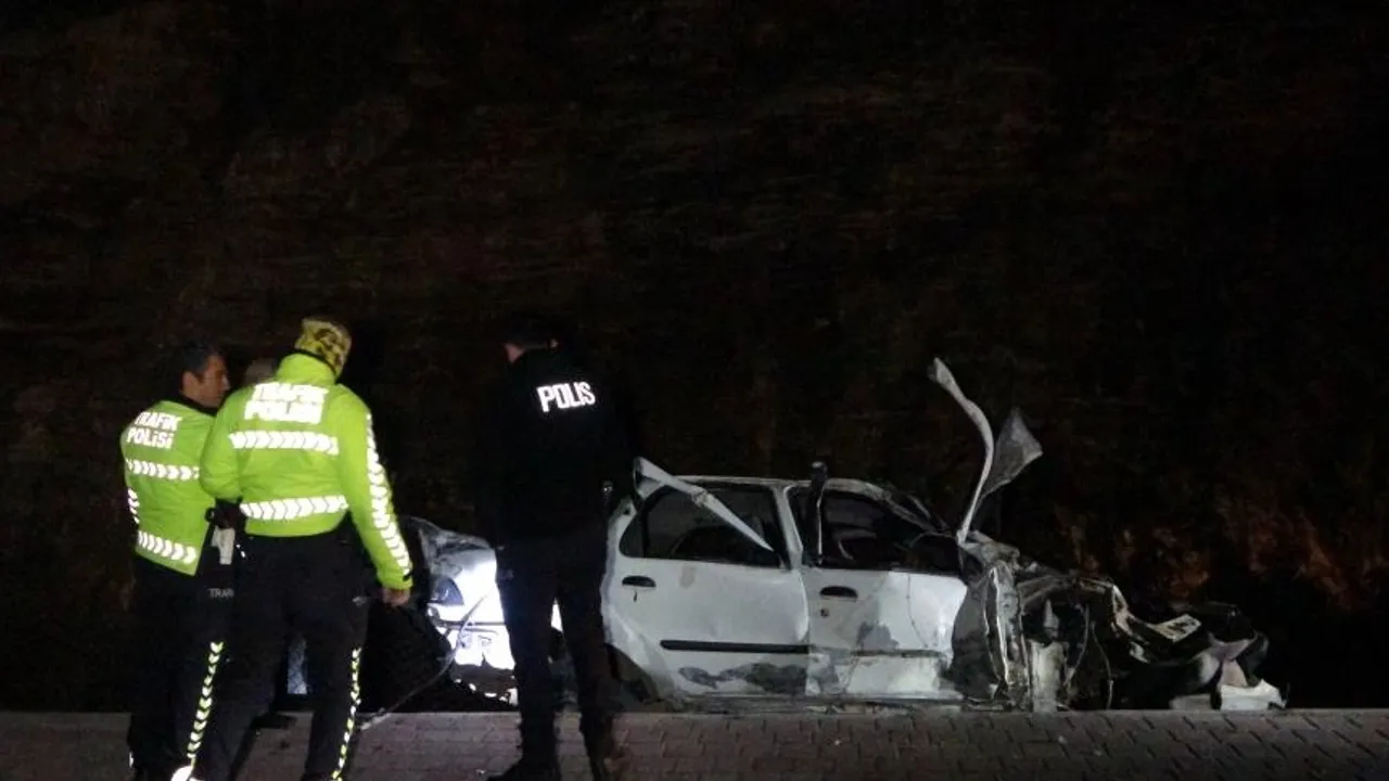 Antalya’da Feci Kaza! Alkollü Sürücünün Aracı Takla Attı