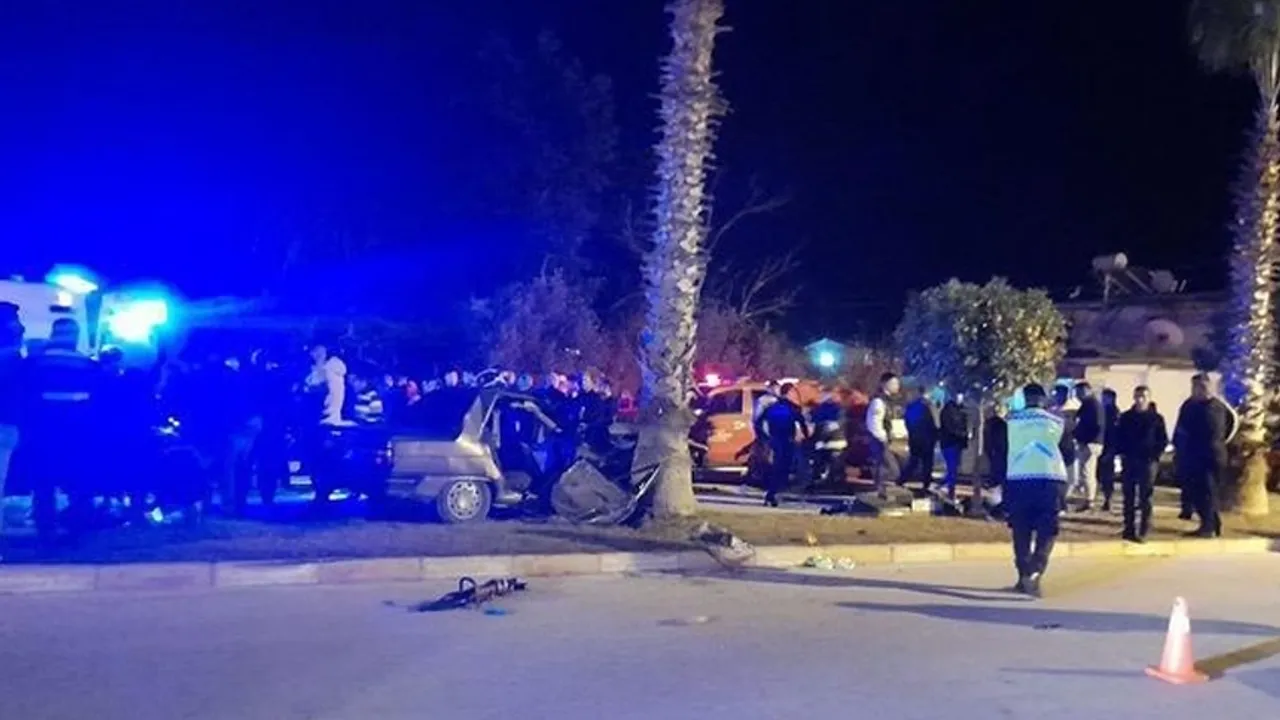 Antalya’da Palmiye Ağacına Çarptı! 1 Ölü 2 Yaralı Var