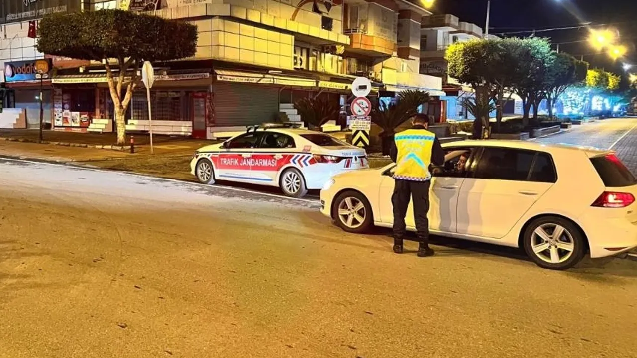Alanya’da Jandarma Ekipleri Trafikte Ceza Yağdırıyor