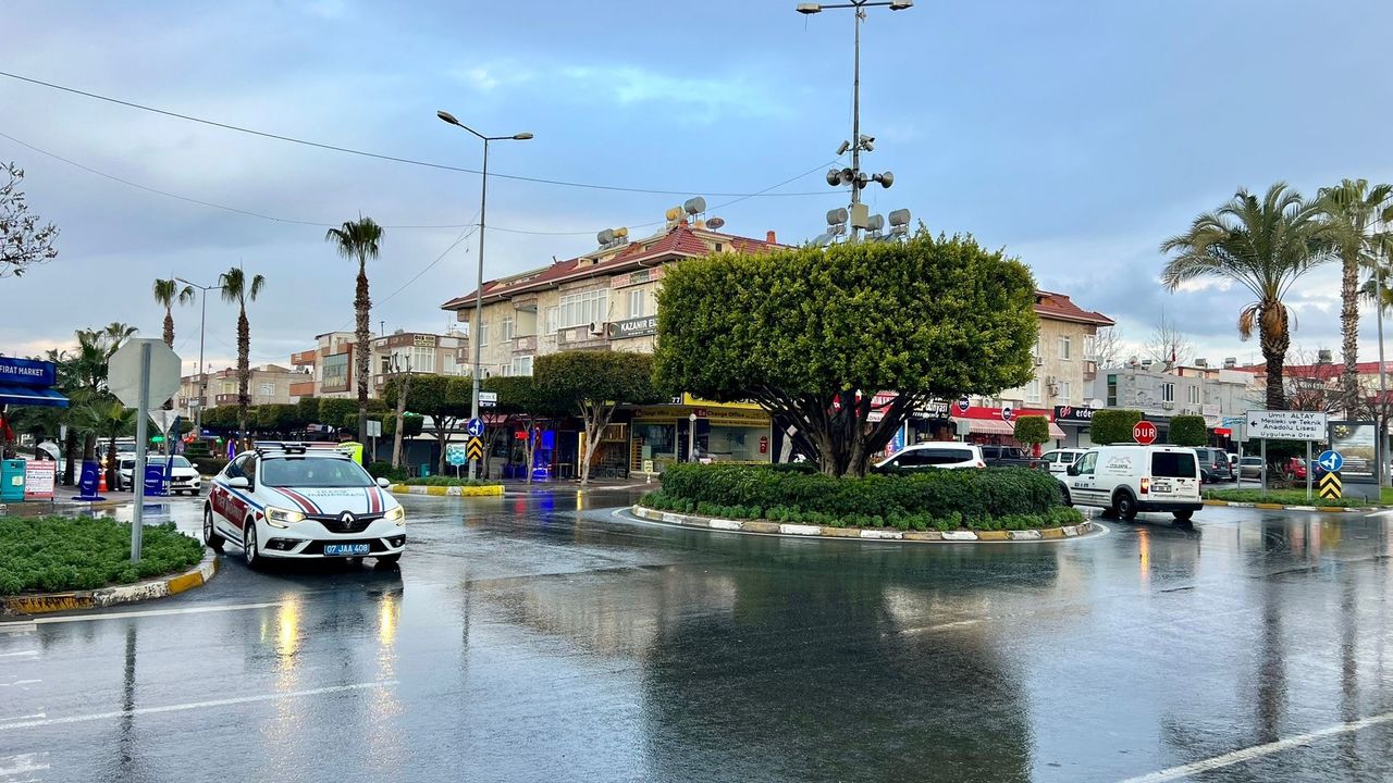 Alanya'da 12 Araç Trafikten Men Edildi