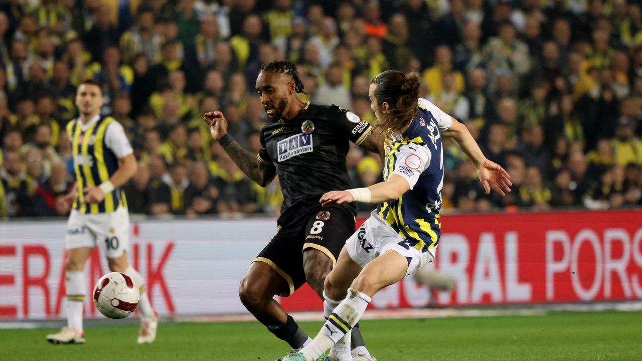 Alanyaspor'dan Fenerbahçe'ye Şampiyonluk Çelmesi