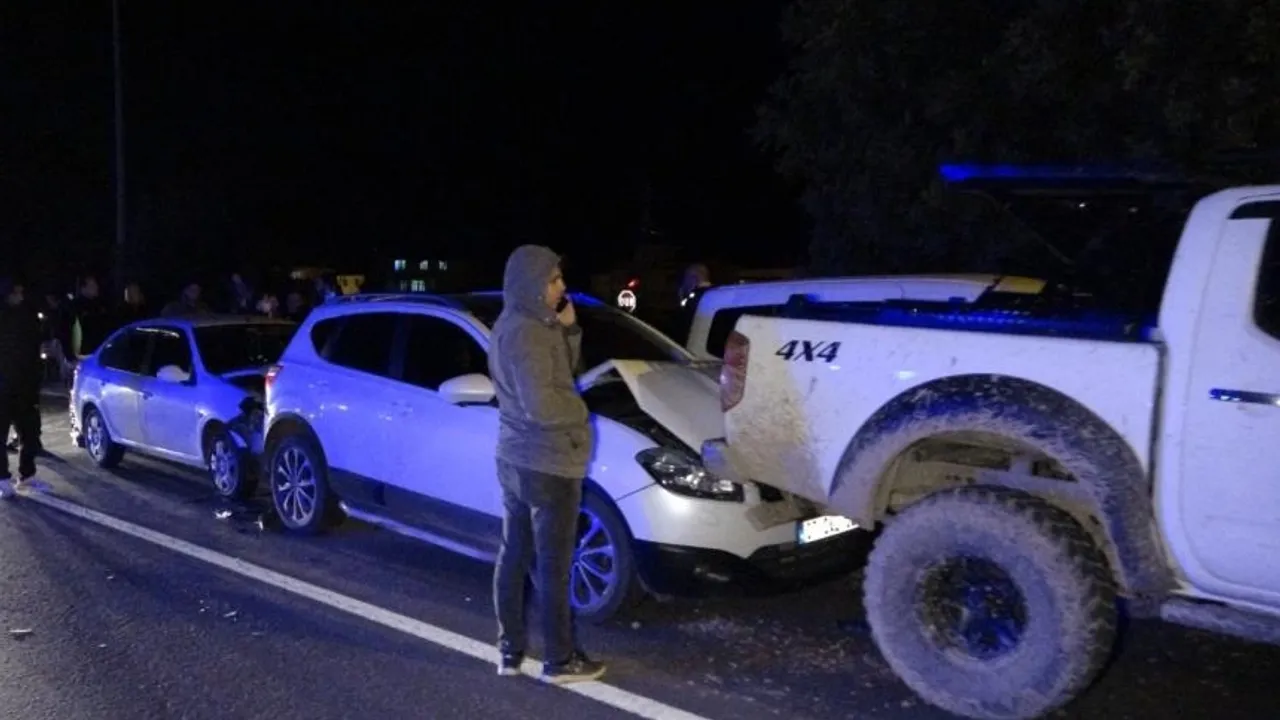 Alanya’nın Komşusunda 7 Araç Birbirine Girdi! 3 Kişi Yaralandı