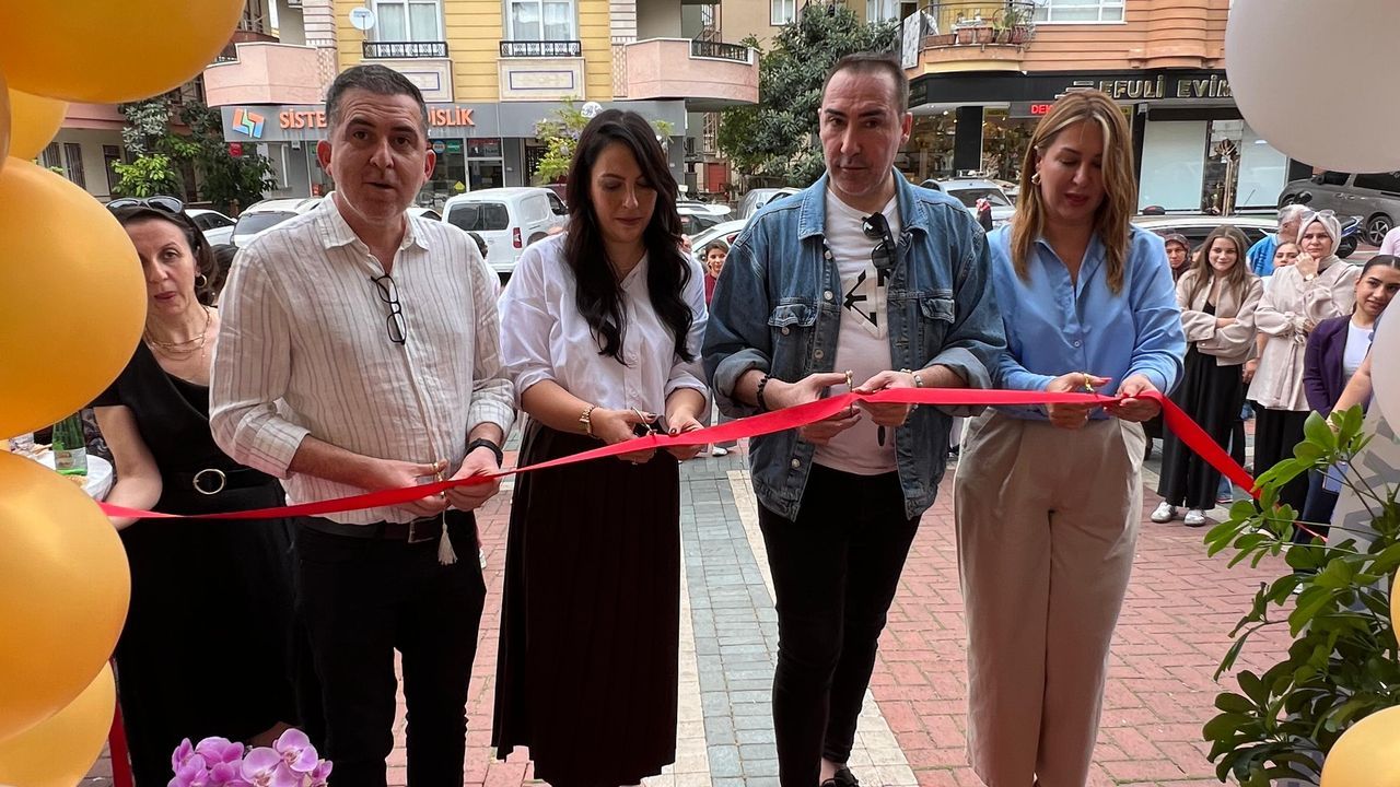 Alanya'da Moda Rüzgarı: The Shine Butiği Törenle Açıldı