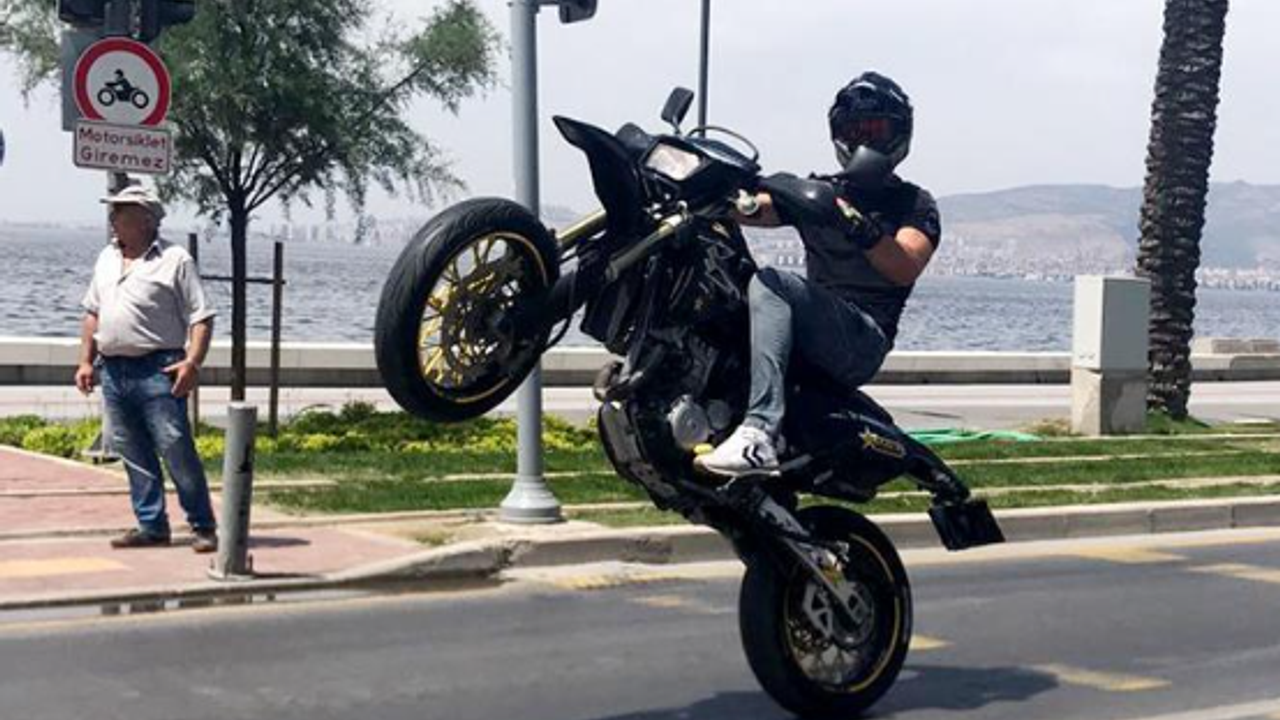 Alanya’da Trafiği Tehlikeye Atan Motosiklet Sürücüsü Yakalandı