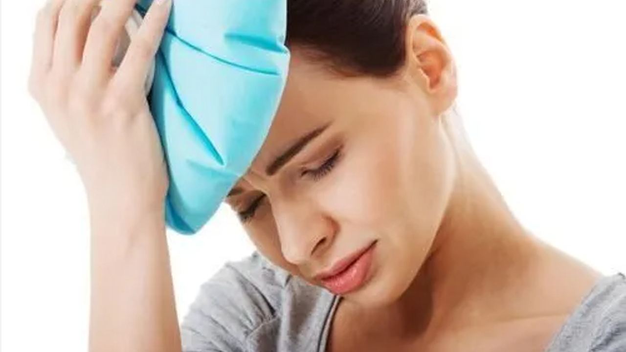 Alanya'da Vatandaşın Başına Tabela Düştü