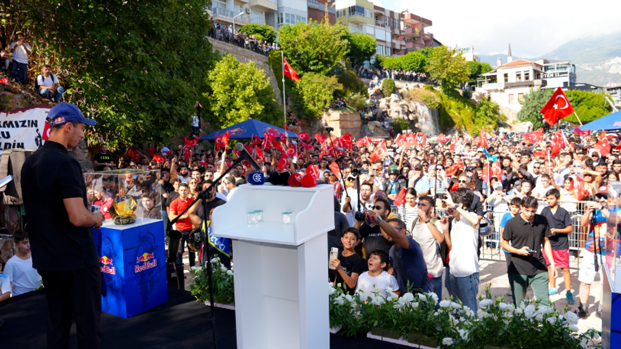 Dünya Şampiyonu Razgatlıoğlu Alanya'da Coşkuyla Karşılandı
