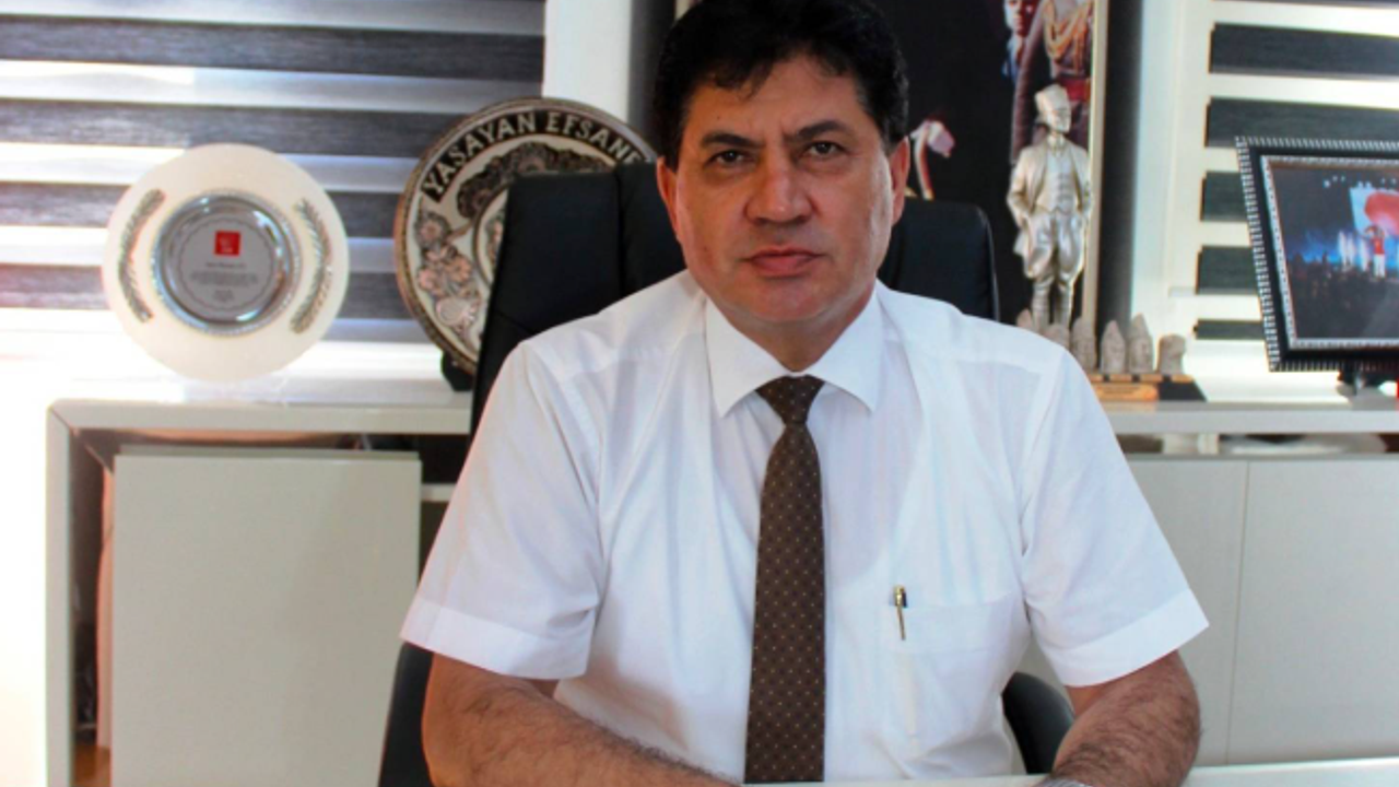 Kemer'in Eski Belediye Başkanı 'Dolandırıcılık' ve 'Nüfuz Ticareti' Suçuyla Gözaltına Alındı