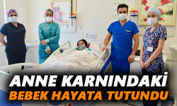 Anne karnındaki bebek hayata tutundu