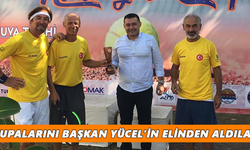 Kupalarını Başkan Yücel’in elinden aldılar