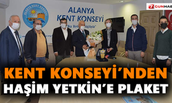 Kent Konseyi’nden Haşim Yetkin’e plaket