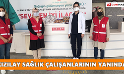 Kızılay sağlık çalışanlarının yanında
