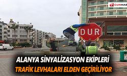 Alanya’da trafik levhaları elden geçiyor