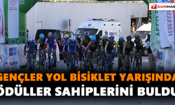 Gençler yol bisiklet yarışında ödüller sahiplerini buldu