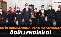 Trafik kurallarına uyan vatandaşlar ödüllendirildi