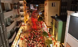 Alanya’da 100’üncü Yılda Yer Gök Kırmızı Beyaz Oldu
