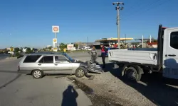 Manavgat’ta Kamyonet İle Otomobil Çarpıştı! Kazada Can Kaybı Olmadı