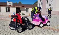 Alanya Belediyesi Ve Jandarma Ekiplerinden Kırsaldaki Çocuklara Trafik Eğitimi