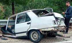 Antalya’da Kazada Araç Ortadan İkiye Bölündü! 1’i Ağır 2 Yaralı Var