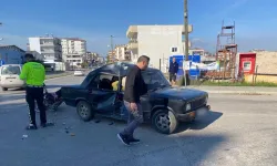 Serik’te Otomobil Ve Motosiklet Çarpıştı! 2 Kişi Yaralandı