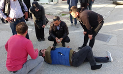 Manavgat’ta Trafik Kazası! Yaralıya İlk Müdahale Belediye Başkanı Adayı Doktordan
