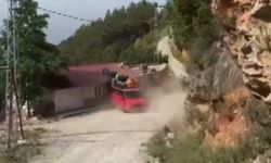 Alanya'da Freni Boşalan Safari Aracı Boş Eve Daldı