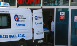 Antalya’da Eşi Ve Kızının Önünde Bıçaklanarak Öldürüldü
