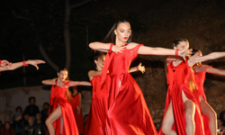 Gençlik Festivalinde Yöresel Dans Coşkusu! 6 Ülkeden 1200 Dansçı Yer Aldı