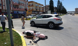 Manavgat’ta Motosiklet İle Otomobil Kavşakta Çarpıştı! 2 Yaralı