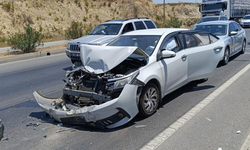 Manavgat’ta 3 Araç Birbirine Girdi! 2’si Çocuk 4 Kişi Yaralandı
