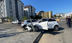 Antalya’da İki Otomobilin Çarpıştığı Kazada 1,5 Yaşındaki Bebek Yaralandı