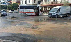 Alanya'da Şebeke Suyu Altyapısı Patladı! Koca Cadde Sular Altında Kaldı