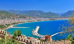 ALTİD’de Başkanlık Yarışı Kızışıyor: 3 Güçlü Aday Turizmin Geleceği İçin Sahnede