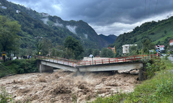Rize’de Felaket Yaşanıyor: Ayder Yolu Kapandı, Köprüler Çöktü