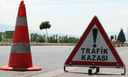 Alanya'da Motorsiklet Kazası: Sürücünün Taşıdığı Ekmekler Yola Savruldu