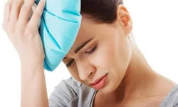 Alanya'da Vatandaşın Başına Tabela Düştü