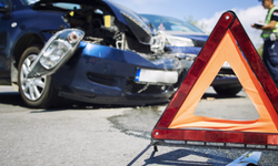 Alanya'nın Elikesik Mahallesi'nde 2 Otomobil Çarpıştı