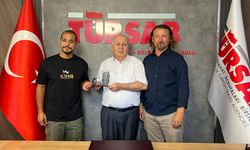 Yamaç Paraşütçülerinden TÜRSAB Başkanı'na Teşekkür Plaketi