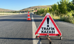 Manavgat Kavşakta Kaza: Yaralı Motosiklet Sürücüsü Hastaneye Kaldırıldı