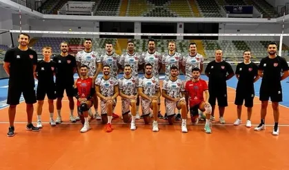 Alanyalı Efeler İlk Maçında Galip Geldi