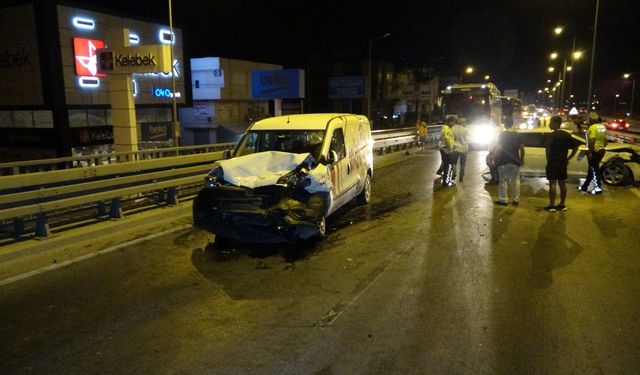 Manavgat’ta 3 araç birbirine girdi! 3 yaralı var