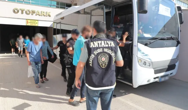 Antalya’da Çeşitli Suçlardan Aranan Zanlılar Yakalandı