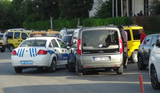 Antalya'da Korsan Taksiye Polisten Suçüstü